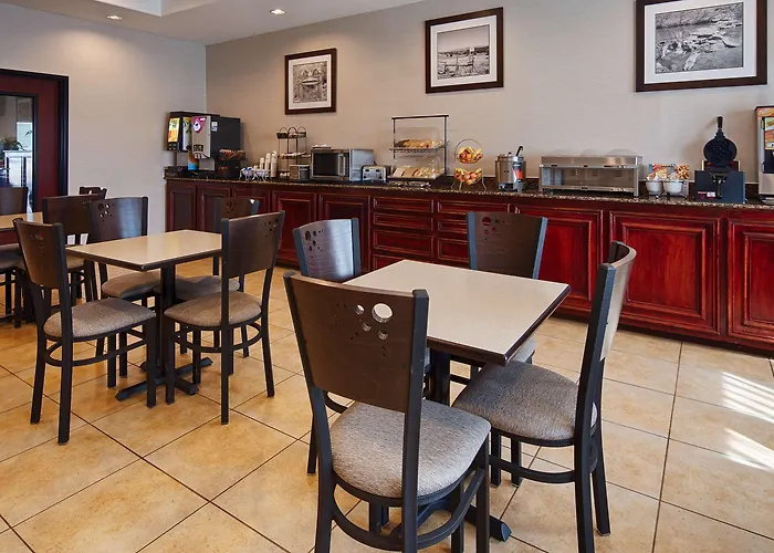 Best Western Lockhart Hotel & Suites